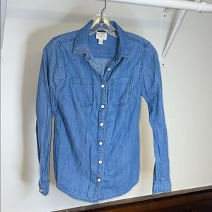 St. John's Bay Casual Chambray Button Down Shirt- XS‎